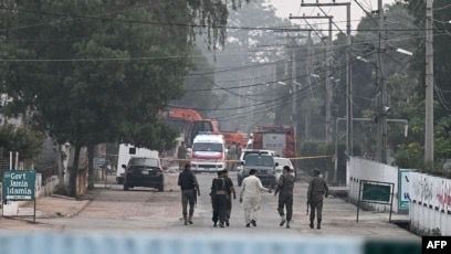 جاده ی نزدیک مجتمع صحی وآموزشی دولتی آسیب دیده پس از حملات هند